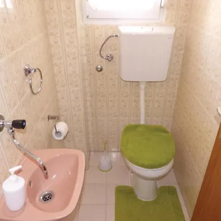 Three-bedroom In 아파트