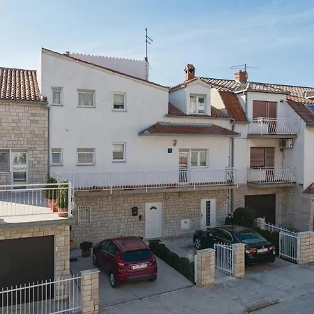 Three-bedroom In Daire Split